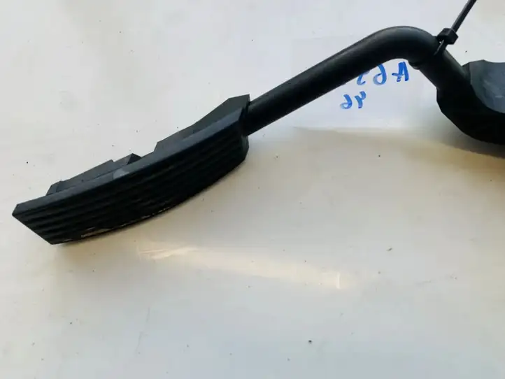Opel Corsa E (2014 - 2019) 13305805 Педаль акселератора — фото 2