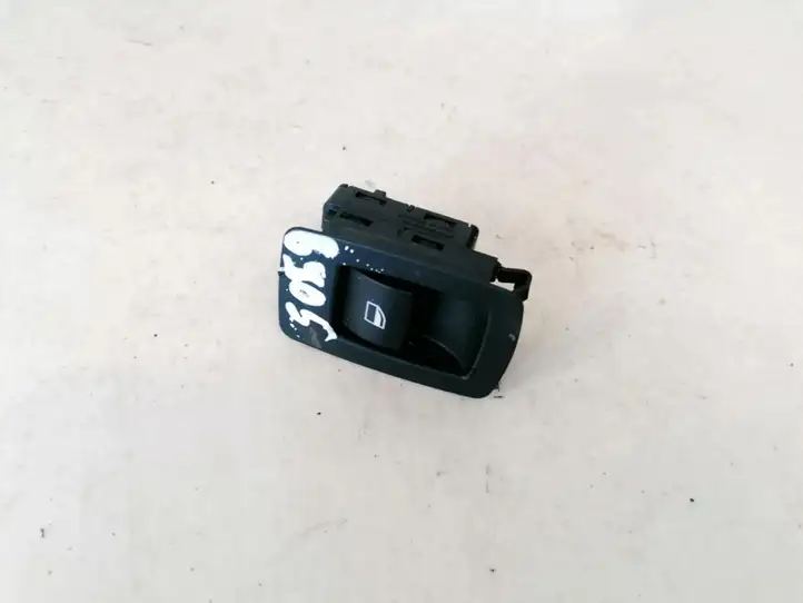 BMW 1 E81 E87 (2004 - 2011) 15939900 Кнопка стеклоподъемников — фото 1