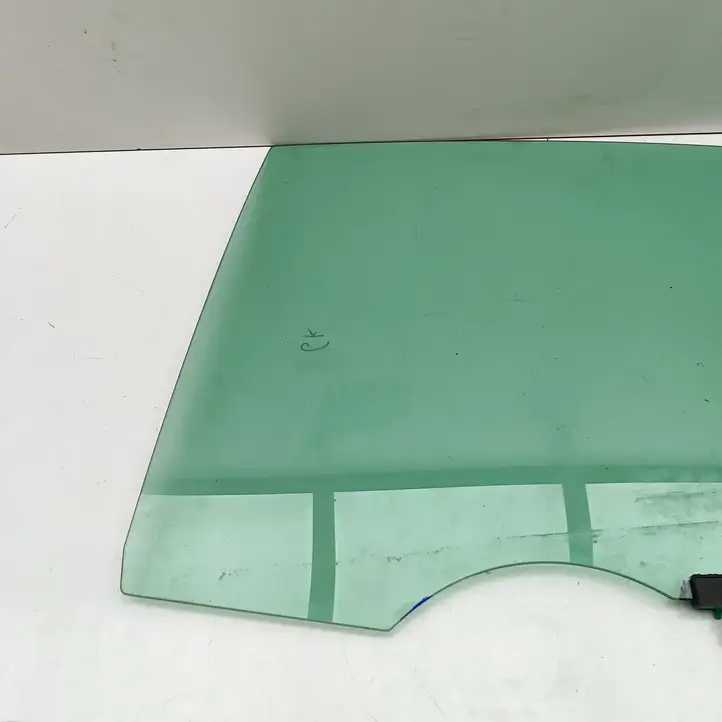 Toyota Prius xw60 (2023 - ) 6810447170 Стекло задней двери — фото 3