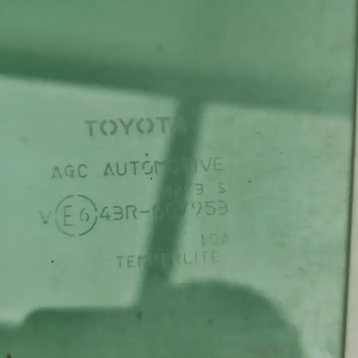 Toyota Prius xw60 (2023 - ) 6810447170 Стекло задней двери — фото 5