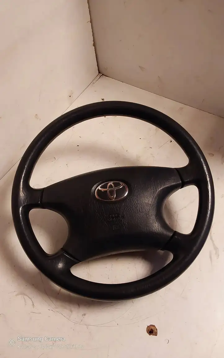 Toyota Avensis Verso (1995 - 2001) Руль — фото 1