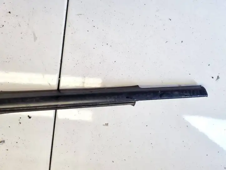 Toyota Corolla Verso AR10 (2004 - 2009) Накладка стекла задней двери — фото 2