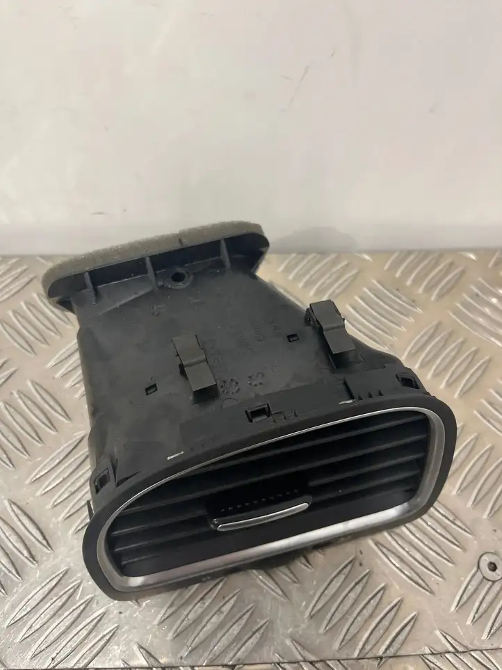 Volkswagen Golf VI (2009 - 2013) 5K0819709D Боковой воздушный дефлектор — фото 2