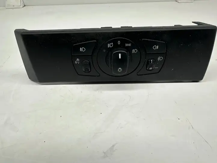 BMW 5 E60 E61 (2004 - 2010) 6953741 Включатель фонарей — фото 1