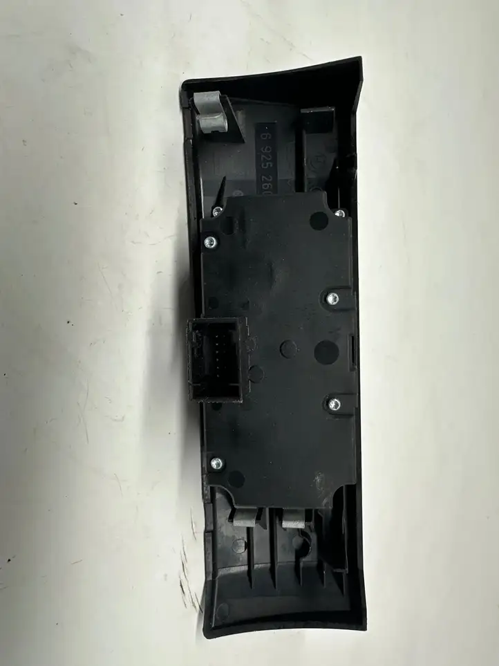 BMW 5 E60 E61 (2004 - 2010) 6953741 Включатель фонарей — фото 2