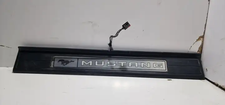 Ford Mustang VI (2015 - ) FR3J6313222A Внутренняя отделка переднего порога — фото 1