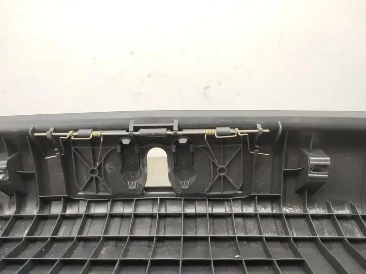 Volkswagen Tiguan (2007 - 2011) 5N0863459 Отделка порога багажника — фото 4