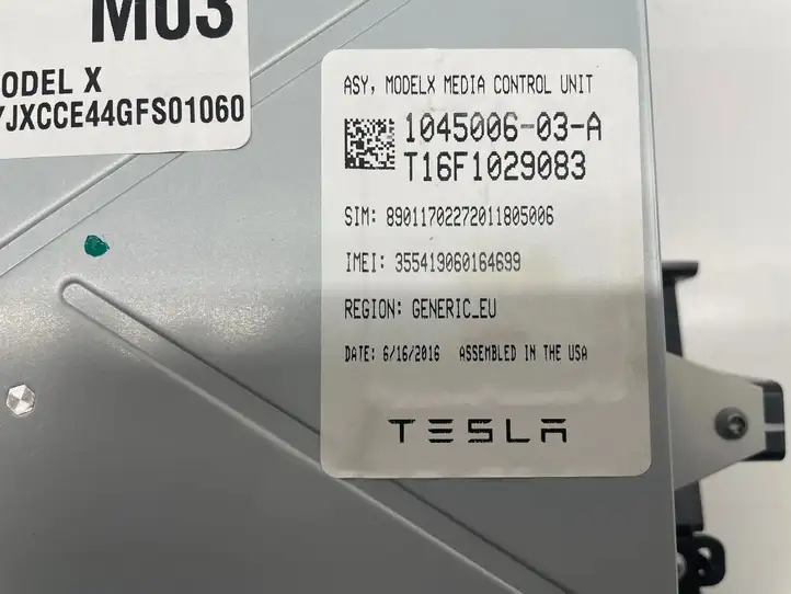 Tesla Model X (2015 - 2021) 104500603A Дисплей / маленький экран — фото 2