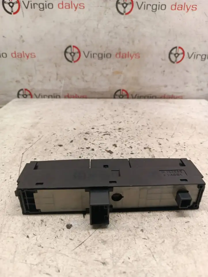 Toyota Corolla Verso AR10 (2004 - 2009) 153965 Включатель аварийных фонарей — фото 2