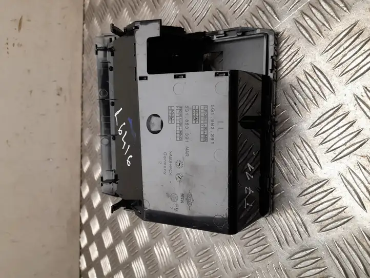 Volkswagen Golf VII (2013 - 2019) 5G1863391J Задняя пепельница — фото 4