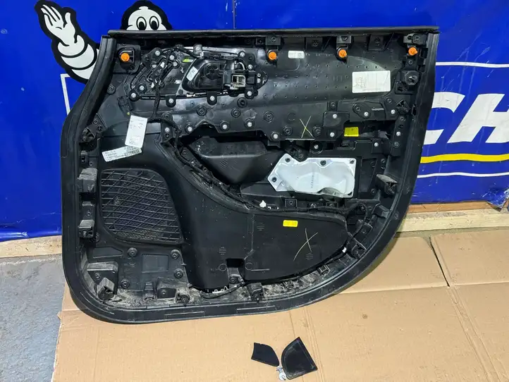 Chrysler Pacifica (2016 - ) 5SC751X3AJ Обшивка передней двери — фото 5