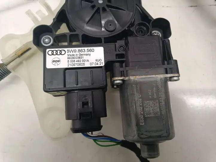 Audi A4 S4 B9 8W (2019 - ) 8W9863560 Механизм шторки багажника — фото 2