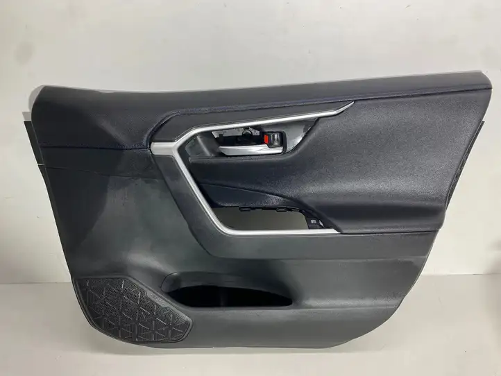 Toyota RAV 4 (XA50) (2018 - ) 67777x1b16 Обшивка передней двери — фото 3