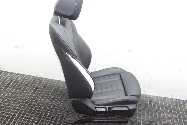 BMW i4 (2021 - ) MSPORT Комплект салона — фото 6