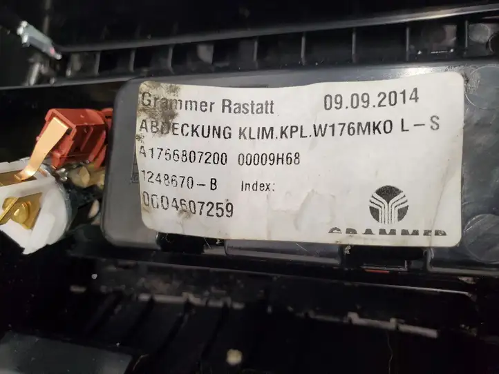 Mercedes-Benz GLA W156 (2013 - 2017) A1766807200 Пепельница — фото 4