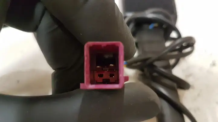 Ford Focus (2011 - 2015) BM5161208 Замок переднего ремня — фото 3