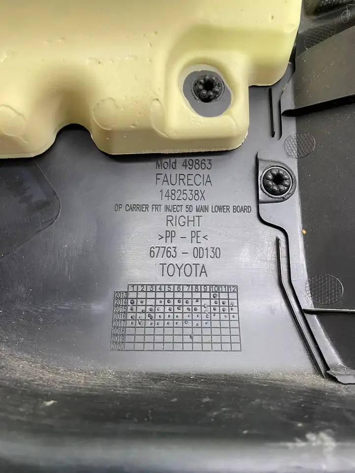 Toyota Yaris (2014 - 2019) 677630d130 Обшивка передней двери — фото 6