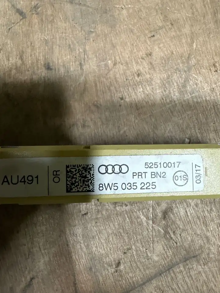 Audi A4 S4 B9 (2015 - 2019) 8W5035225 Усилитель антенны — фото 3