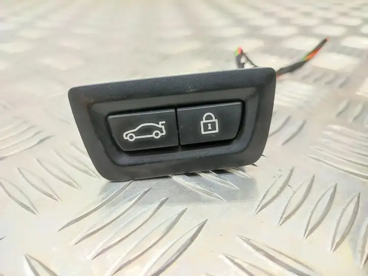 BMW 2 F46 (2015 - ) 9275121 Кнопка закрытия крышки багажника — фото 1