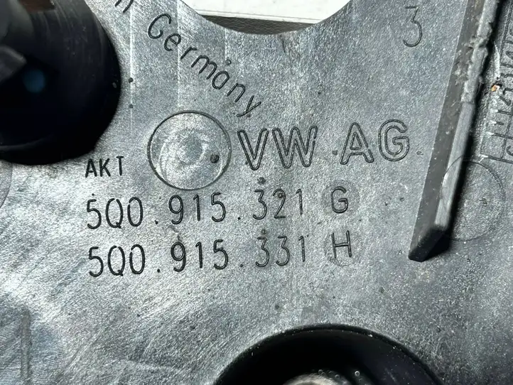 Volkswagen Golf VII (2013 - 2019) 5Q0915331H Площадка аккумулятора — фото 3