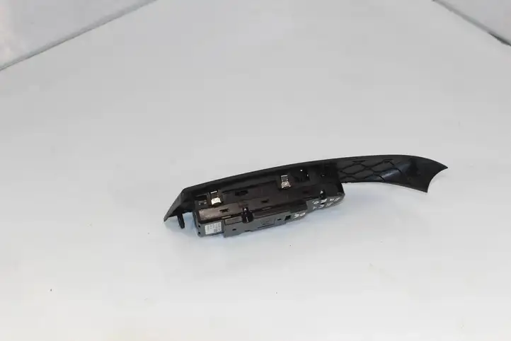 BMW 5 E60 E61 (2004 - 2010) 6951909 Кнопка стеклоподъемников — фото 2