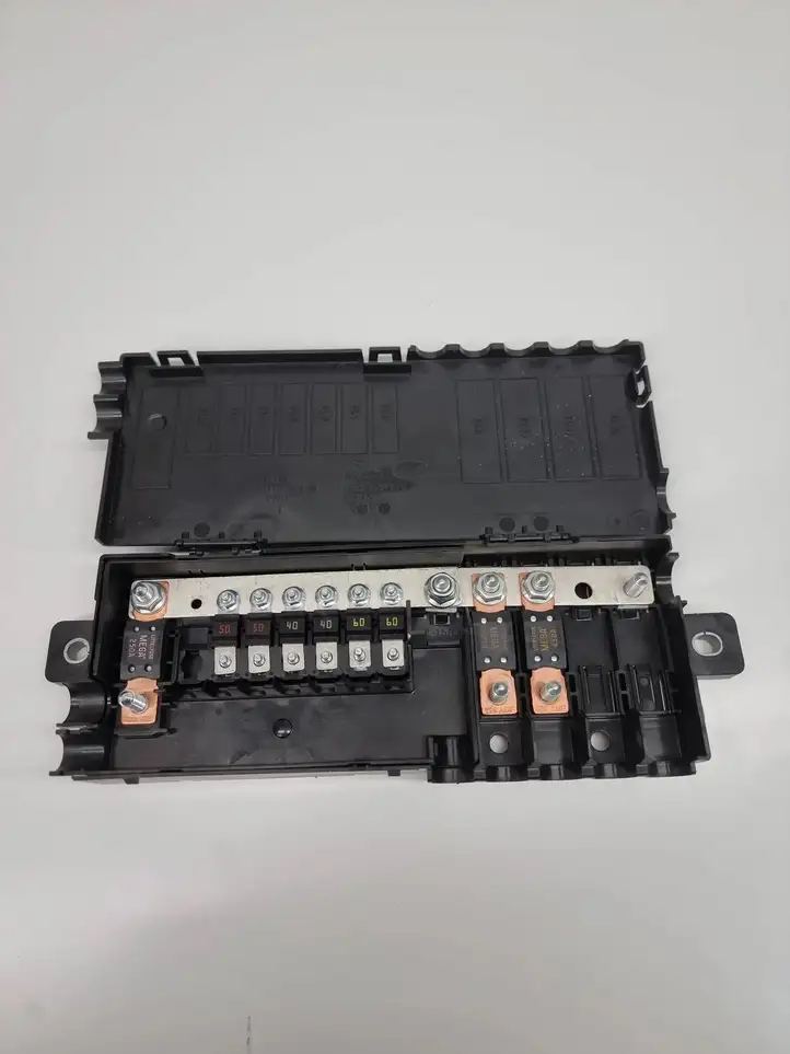 Jaguar F-Pace (2016 - ) J8A214516AC Клеммный узел плюсовых проводов — фото 3