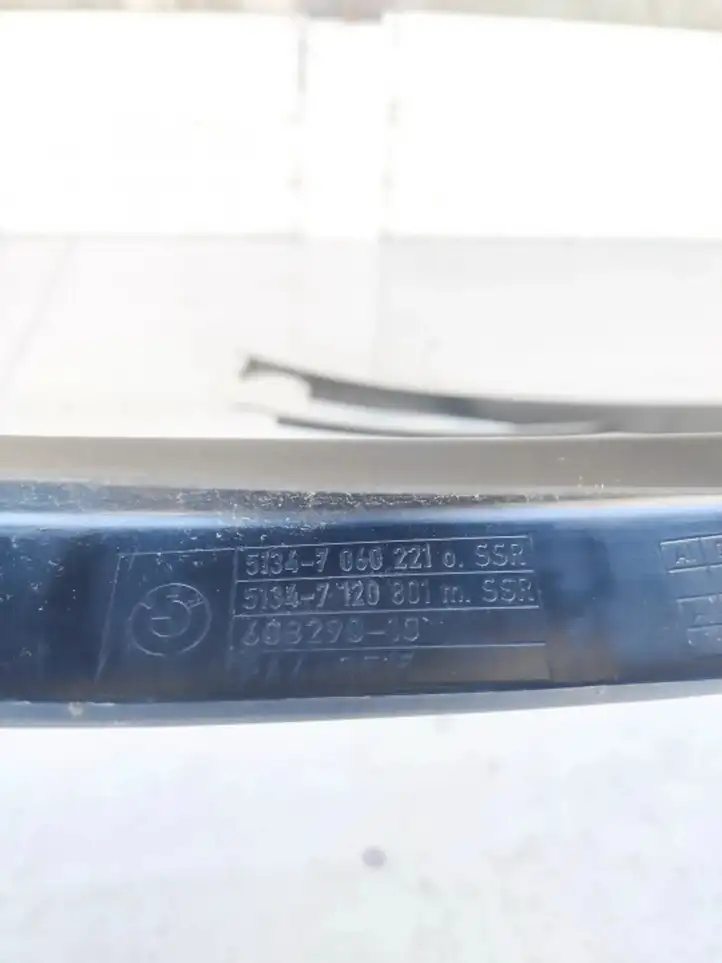 BMW 3 E90 E91 (2005 - 2012) 60829010 Накладка стекла задней двери — фото 1