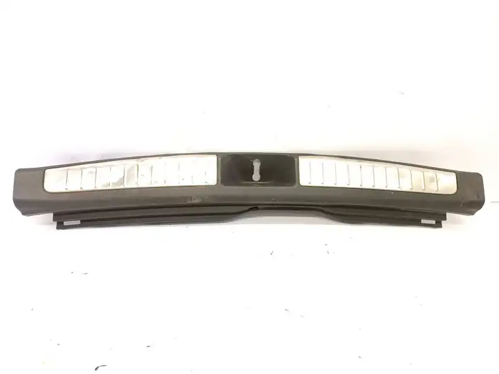 Toyota Avensis T250 (2006 - 2009) 5838705090 Отделка порога багажника — фото 1