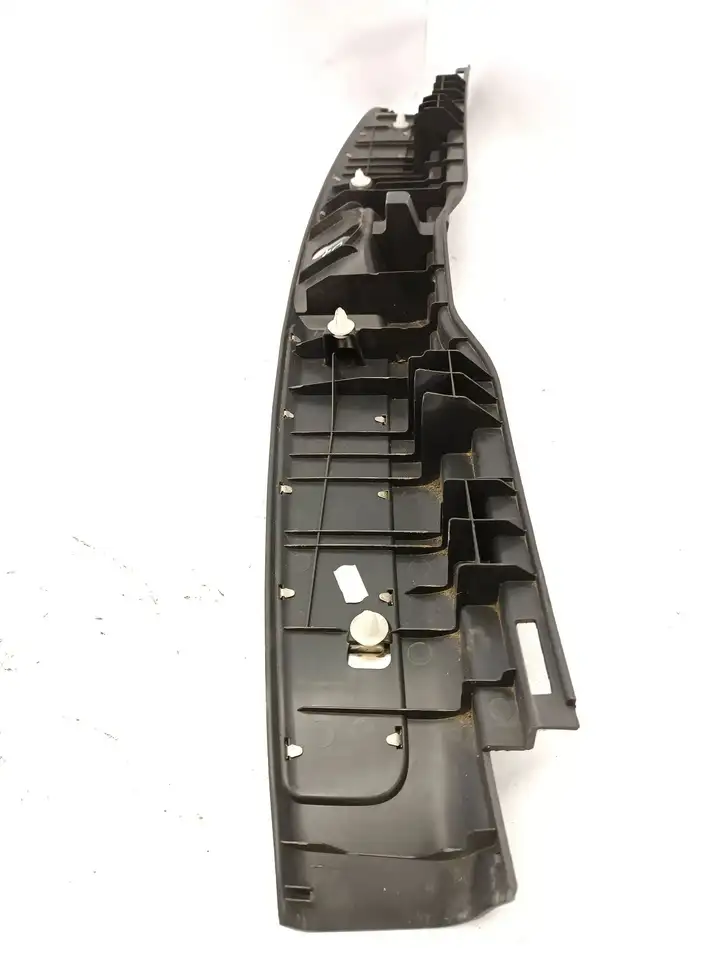 Toyota Avensis T250 (2006 - 2009) 5838705090 Отделка порога багажника — фото 2
