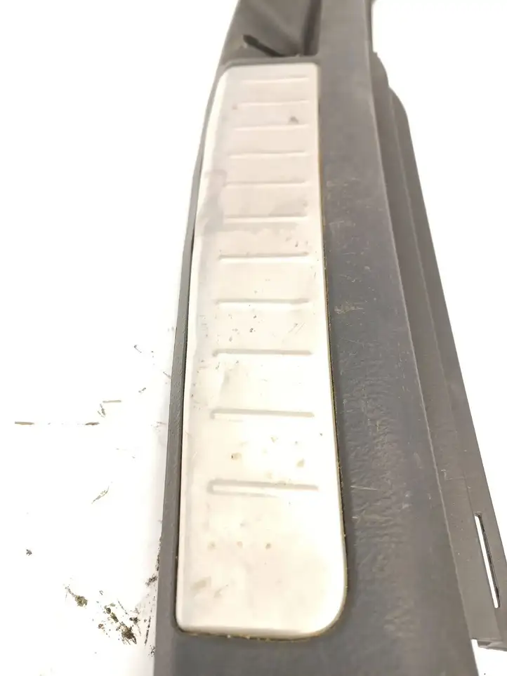 Toyota Avensis T250 (2006 - 2009) 5838705090 Отделка порога багажника — фото 3