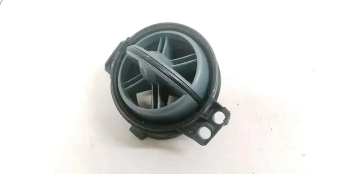 Toyota Yaris (1999 - 2003) 5568652010 Центральный воздушный дефлектор — фото 1