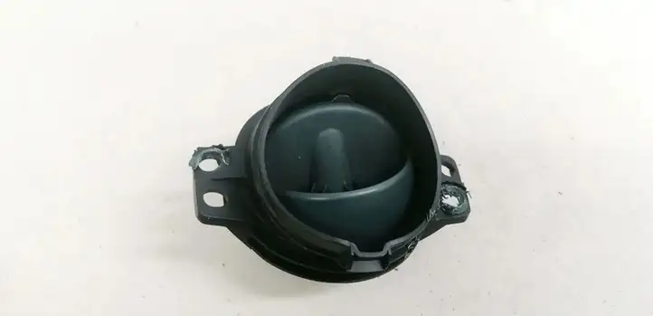 Toyota Yaris (1999 - 2003) 5568652010 Центральный воздушный дефлектор — фото 2