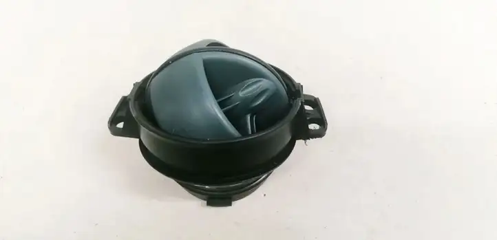 Toyota Yaris (1999 - 2003) 5568652010 Центральный воздушный дефлектор — фото 1