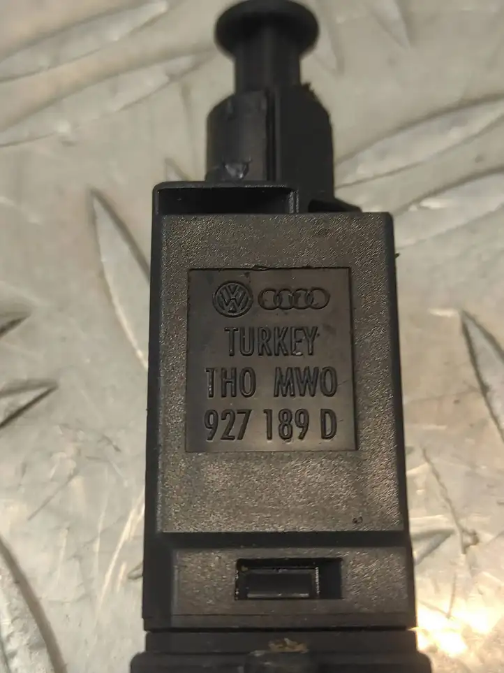 Audi (1999 - 2007) 927189D Датчик педали тормоза — фото 3
