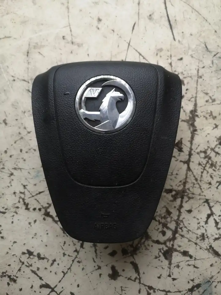 Opel Astra (2012 - 2015)  13299779 Подушка безопастности руля
