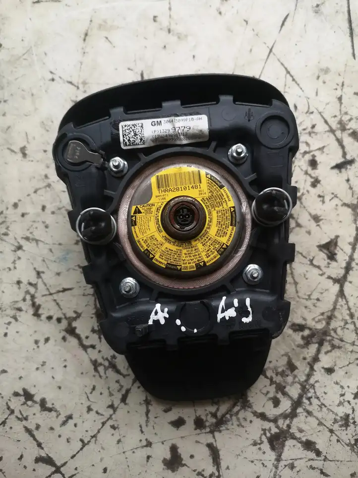 Opel Astra (2012 - 2015)  13299779 Подушка безопастности руля