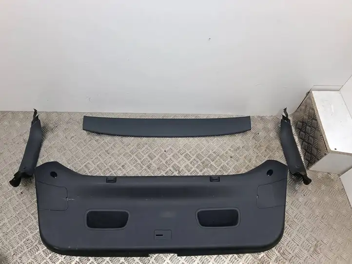 Kia Ceed (2015 - 2018) 81751A2000 Комплект обшивки крышки багажника — фото 1