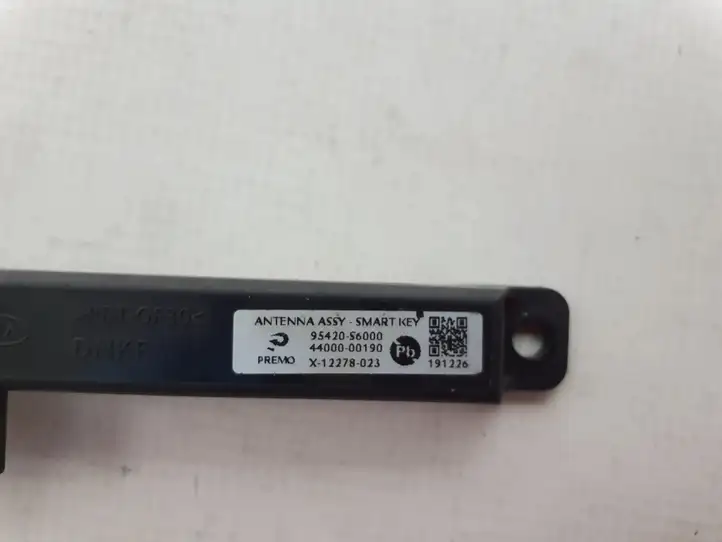 Kia Xceed (2019 - 2022) 95420S6000 GPS антенна — фото 3