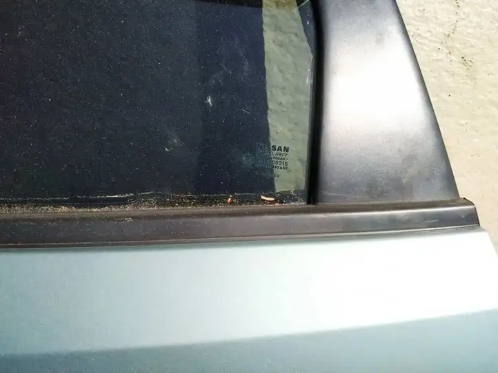 Nissan (2000 - 2006) Накладка стекла задней двери — фото 2