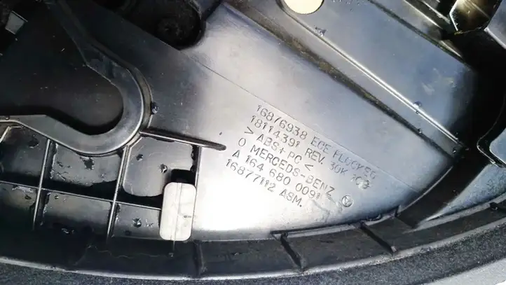 Mercedes-Benz ML W164 (2005 - 2011) 16876938 Вещевой ящик — фото 3