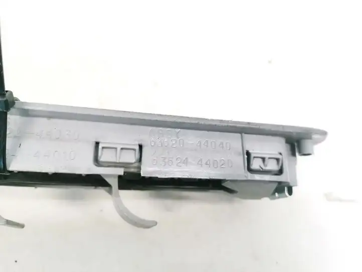 Toyota Avensis Verso (1995 - 2001) 6362444020 Центральный воздушный дефлектор — фото 3