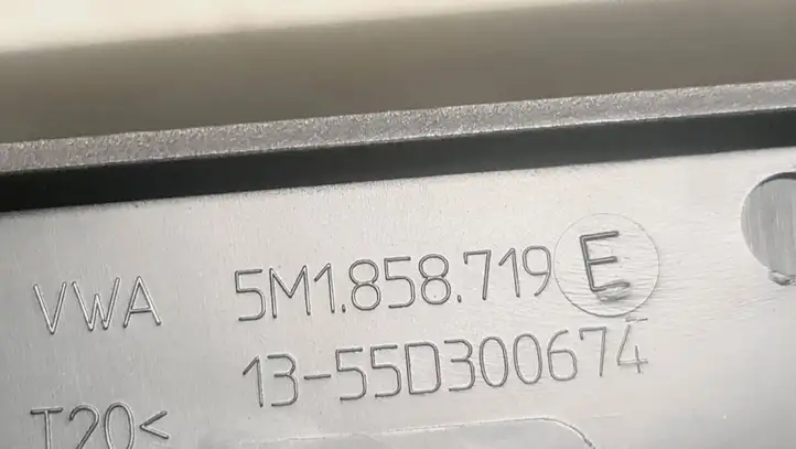 Volkswagen Tiguan (2011 - 2016) 5M1858719E Нижняя отделка панели приборов — фото 4