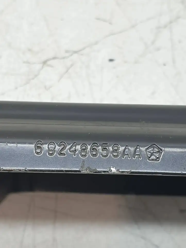 Dodge Durango (2013 - ) 68248658AA Площадка аккумулятора — фото 3