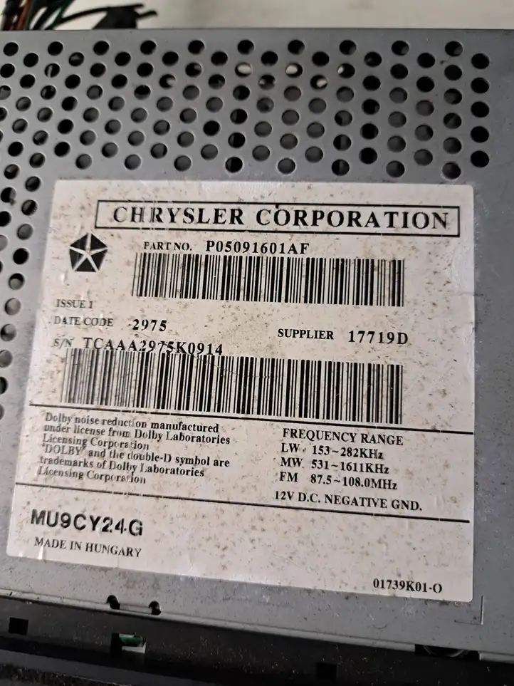Chrysler Voyager (2004 - 2007) P05091601AF Магнитола / мультимедийная система — фото 3