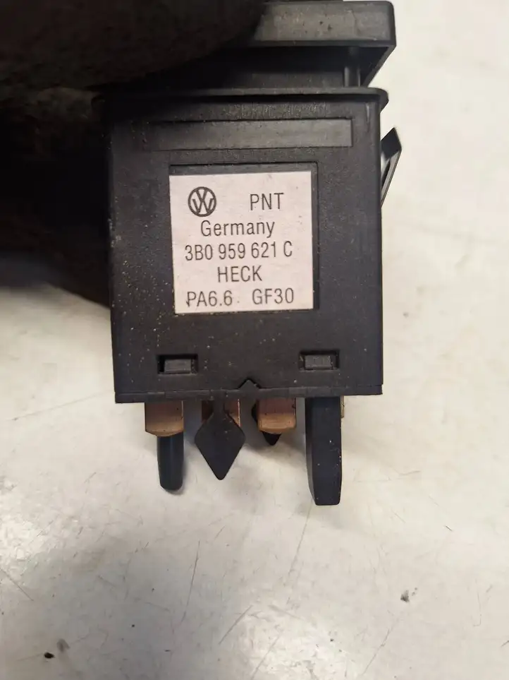 Volkswagen PASSAT B5.5 (2001 - 2005) 3B0959621C Кнопка обогрева стекла — фото 3