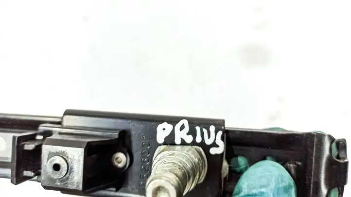 Toyota Prius (XW20) (2003 - 2009) D526001 Регулятор ремня безопасности — фото 9