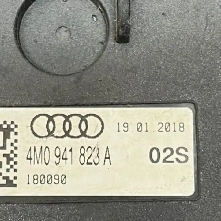 Audi Q7 4M (2015 - ) 4M0941823A Реле выравнивания напряжения — фото 4