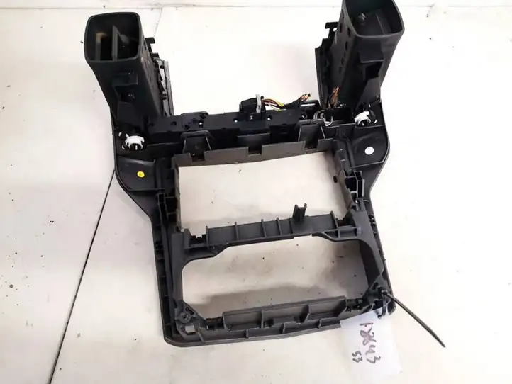 Opel Zafira B (2003 - 2006) 13145031 Центральный воздушный дефлектор — фото 2