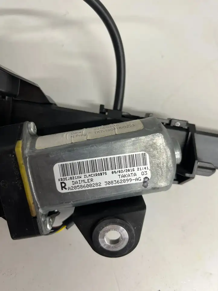 Mercedes-Benz C W205 (2014 - 2021) A2058600282 Электродвигатель регулировки ремня безопасности — фото 4