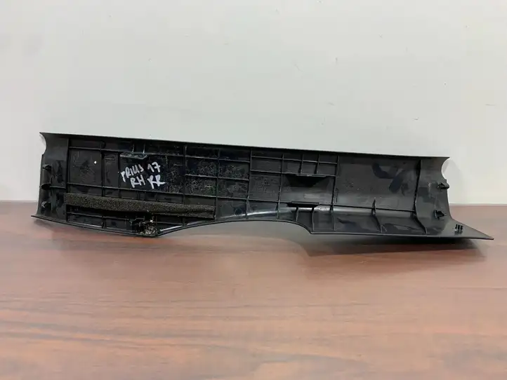 Toyota Prius (XW50) (2015 - ) 6791747070 Внутренняя отделка заднего порога — фото 4